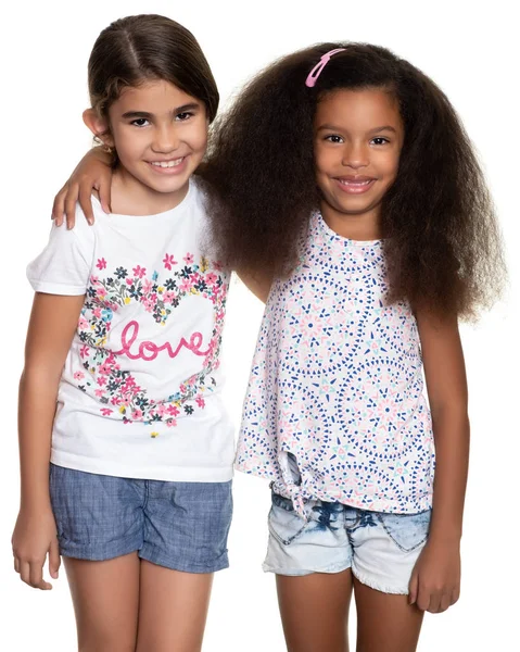 Bonito Hispânicos Afro Americanos Pequenos Abraços Meninas Isolado Branco — Fotografia de Stock