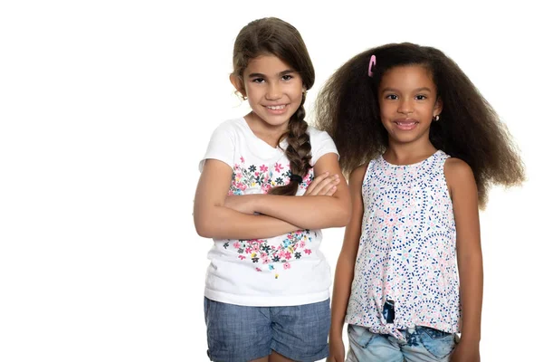 Bonito Hispânica Afro Americana Meninas Pequenas Juntos Sorrindo Isolado Branco — Fotografia de Stock