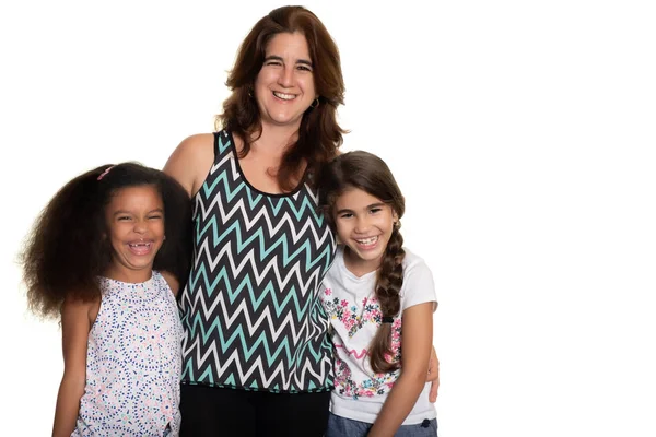 Família Multirracial Mãe Hispânica Com Seus Dois Mestiços Meninas Pequenas — Fotografia de Stock