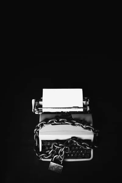 Information Censorship Concept Typewriter Locked Chain Padlock Black Background — Stock Photo, Image