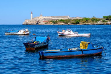 Havana Körfezi ile bir güzel yaz gününde küçük balıkçı tekneleri