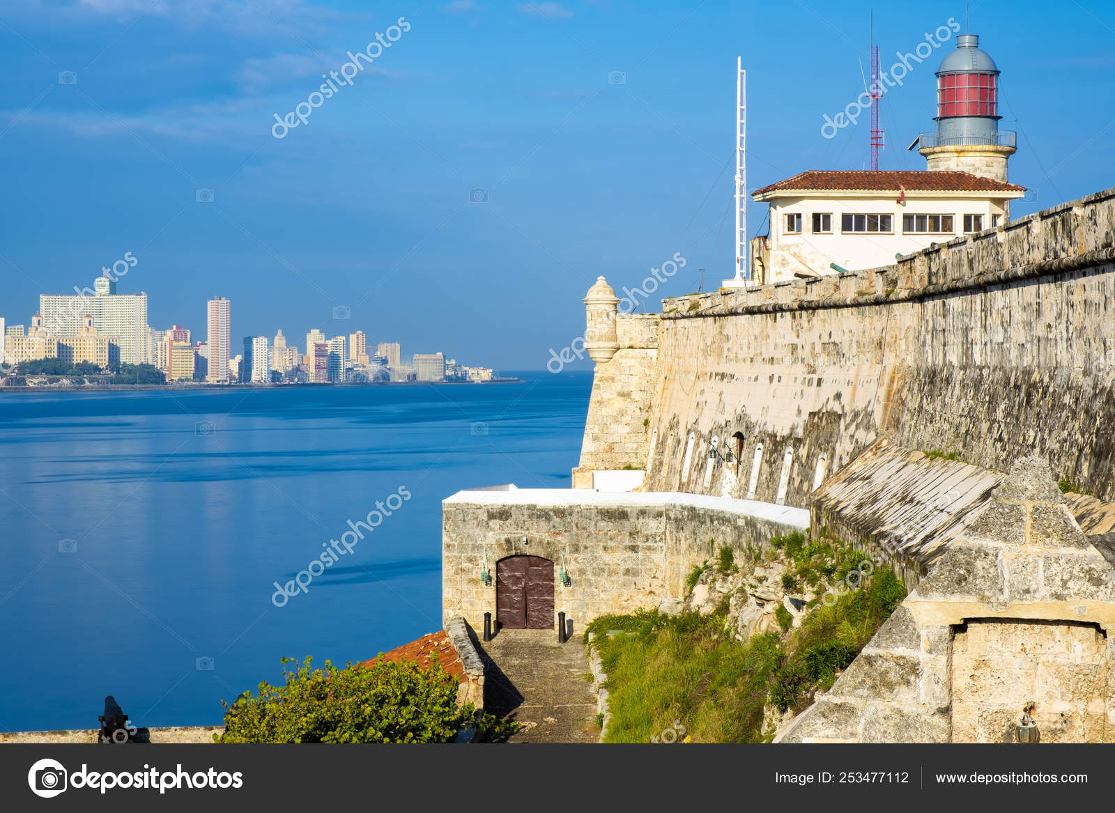 El Morro on a sunny day, Havana, Cuba - Castillo de los Tre…