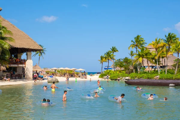 Meksika'da Maya Rivierası'ndaki Xcaret Park'taki plaj — Stok fotoğraf