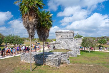 Meksika Tulum antik maya kalıntıları ziyaretçiler