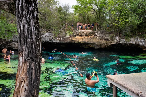 Open air cenote at the Yucatan jungle in Mexico — Stock Photo, Image