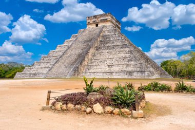 Meksika'da Chichen Itza antik maya kentinde Kukulkan piramidi