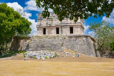 Chichen antik maya kentinde ormanda eski tapınak It