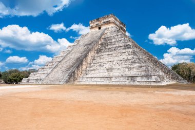 Antik Maya kenti Chichen Itza'daki Kukulkan Piramidi