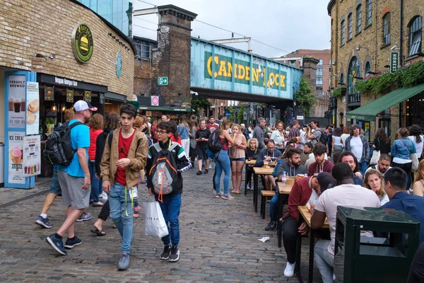 Le marché de rue de Camden Town à Londres — Photo