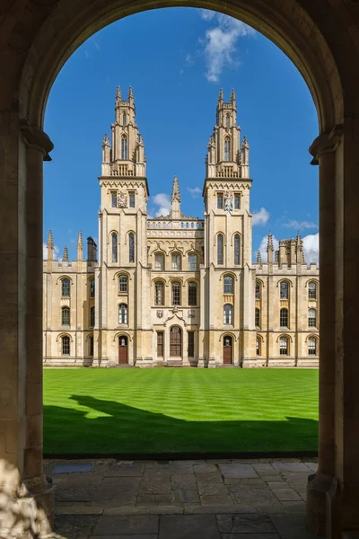 The All Souls College na Universidade de Oxford — Fotografia de Stock