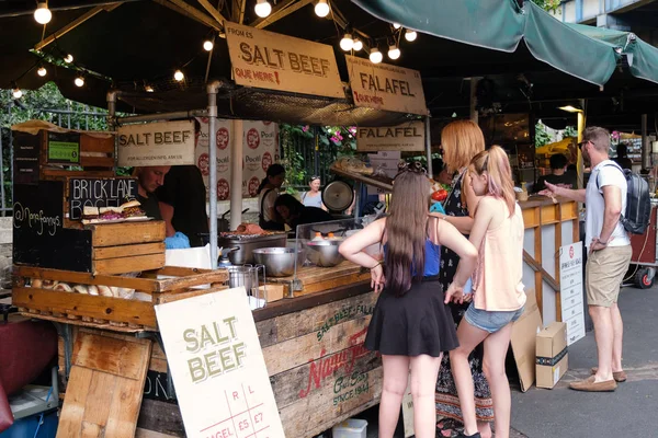 Londra'daki ünlü Borough Market — Stok fotoğraf