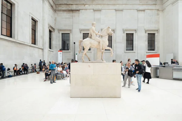 Staty av en romersk kejsare på British Museum i London — Stockfoto