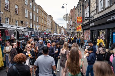Doğu Londra'da Brick Lane sokak pazarı