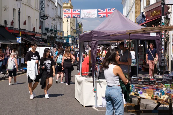 The famous Portobello Road street market in London — Stock Photo, Image