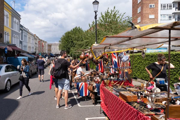 O famoso mercado de rua Portobello Road em Londres — Fotografia de Stock