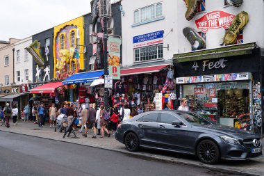 Londra'daki ünlü Camden Pazarı