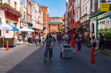 Güneşli bir yaz gününde Londra'da Chinatown