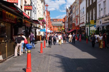 Güneşli bir yaz gününde Londra'da Chinatown