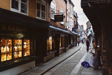 The Shambles, York 'ta ünlü bir ortaçağ sokağı.