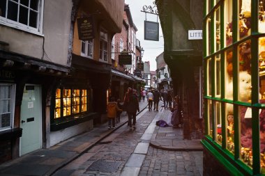 The Shambles, York 'ta ünlü bir ortaçağ sokağı.