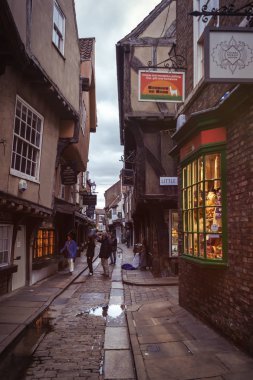 The Shambles, York 'ta ünlü bir ortaçağ sokağı.