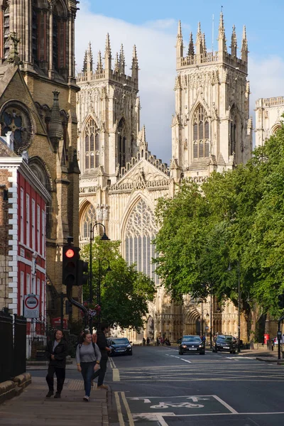 Meşhur York papazıyla birlikte ortaçağ şehri York. — Stok fotoğraf