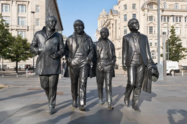 Iconic bronze statues of the four Beatles in Liverpool — Stock Photo, Image