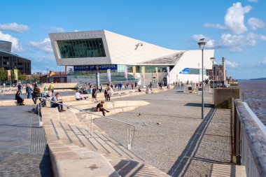 Liverpool Müzesi, Mersey Nehri 'nin yanındaki iskelenin başında.