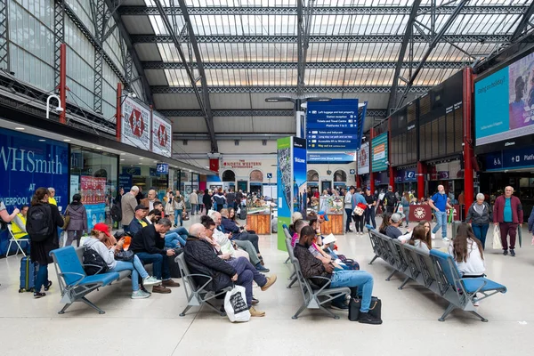 Εσωτερική Άποψη Του Λίβερπουλ Lime Street Σιδηροδρομικό Σταθμό — Φωτογραφία Αρχείου