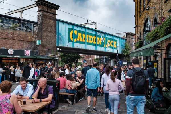 Londra Daki Camden Town Sokak Pazarındaki Açık Hava Restoranlarında — Stok fotoğraf