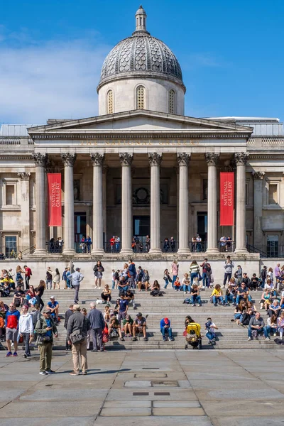 ロンドンで最も有名な美術館の一つである国立美術館 — ストック写真