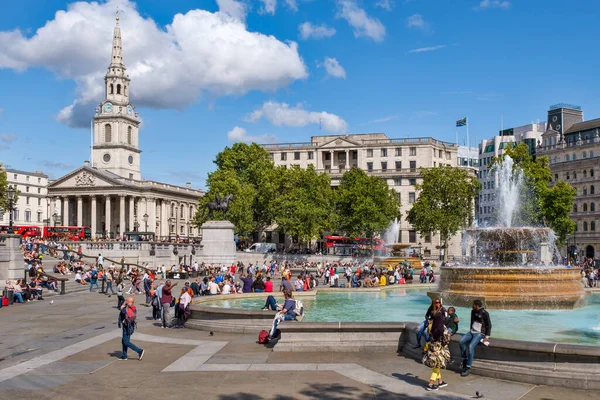 Trafalgar Square Londynie Piękny Letni Dzień — Zdjęcie stockowe