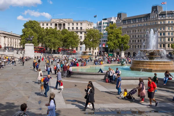 Πλατεία Τραφάλγκαρ Στο Λονδίνο Μια Όμορφη Καλοκαιρινή Μέρα — Φωτογραφία Αρχείου