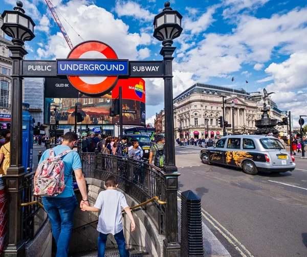 Piccadilly Circus Tunnelbanestation London — Stockfoto