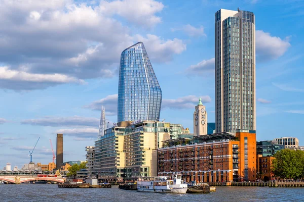 Condomini Sul Lungomare Vista Sul Tamigi Londra — Foto Stock