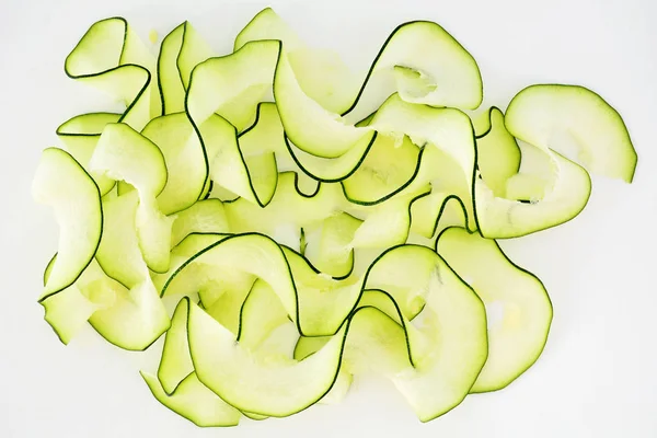 Zucchini Bänder Mit Spiralizer Auf Weißem Hintergrund Flacher Komposition — Stockfoto