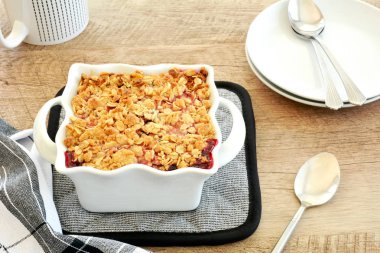 Ahududu yaban mersini crumble