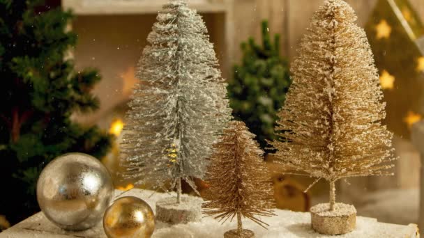 Filmación Decoraciones Árboles Navidad Plata Oro Para Temporada Adviento — Vídeo de stock