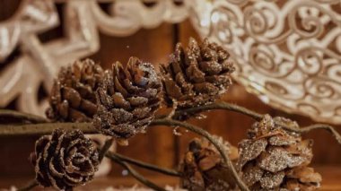 Gelecek sezon için Noel süslemesi