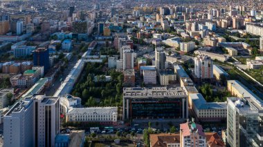 Sukhbaatar Meydanı 'nın havadan görünüşü, Moğolistan' ın başkenti Ulaanbaatar 'ın ana meydanı, yaklaşık Haziran 2019.