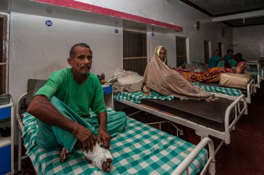 Sundarpur, Hindistan - 2013: Hindistan 'ın Bihar eyaletindeki yerel bir cüzzamlı hastanesinde kimliği belirsiz Hintli cüzzamlı hasta