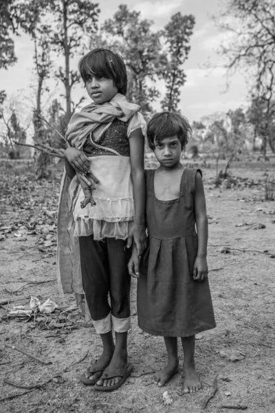 Neidentifikované Děti Malé Vesničce Jménem Tala Národním Parku Bandhavgarh Indickém — Stock fotografie