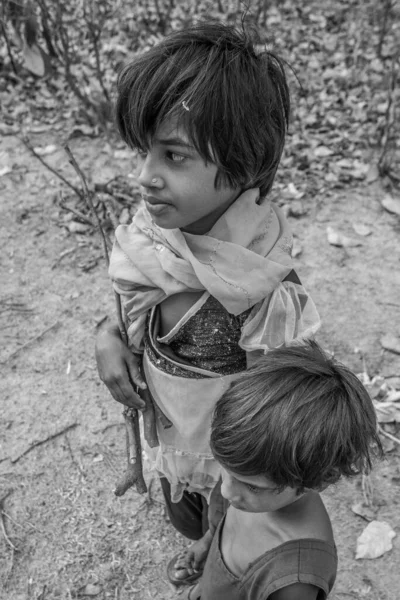 Niños Identificados Pequeño Pueblo Llamado Tala Parque Nacional Bandhavgarh Madhya — Foto de Stock