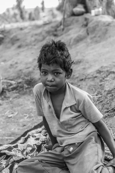 Неизвестный Мальчик Маленькой Деревне Названием Тала Национальном Парке Бандхавгарх Мадхья — стоковое фото