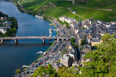 Bernkastel-Kues, Almanya 'da Rhineland-Palatinate eyaletinde yer alan bir şehirdir..