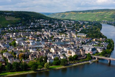 Bernkastel-Kues, Almanya 'da Rhineland-Palatinate eyaletinde yer alan bir şehirdir..