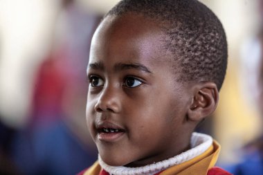 30 Temmuz 2008 'de Mbabane, Svaziland' da kimliği belirsiz bir Swazi çocuğunun portresi..
