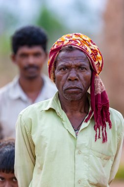 Hindistan 'ın Madhya Pradesh kentindeki Bandhavgarh Ulusal Parkı' nda, Tala adında küçük bir köyde kimliği belirsiz bir adam.