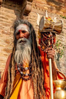 Alnı boyalı, sakallı bir Sadhu 'nun portresi. 