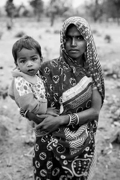 Неопознанная Индийская Женщина Ребенком Ноябрь 2013 Года Раксауле Штат Бар — стоковое фото